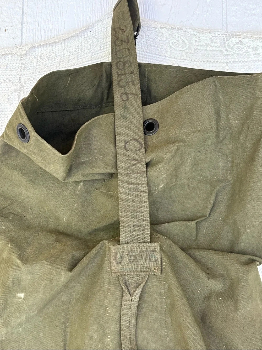 Vintage US military duffel bag Oilve Green sturdy olive